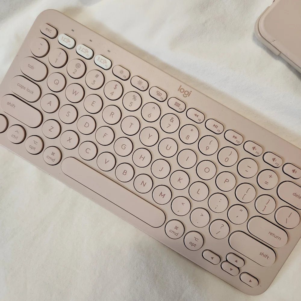Logitech Wireless Keyboard and IPAD Case